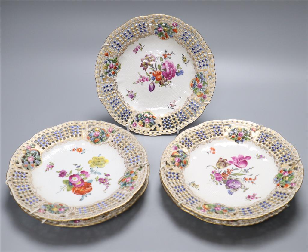 A set of five Samson of Paris floral painted dessert plates, 21cm